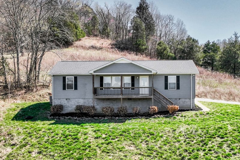11 Friendship Hollow Rd N, Pleasant Shade, TN 37145
