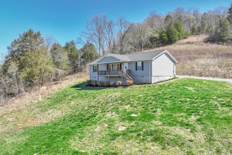 11 Friendship Hollow Rd N, Pleasant Shade, TN 37145