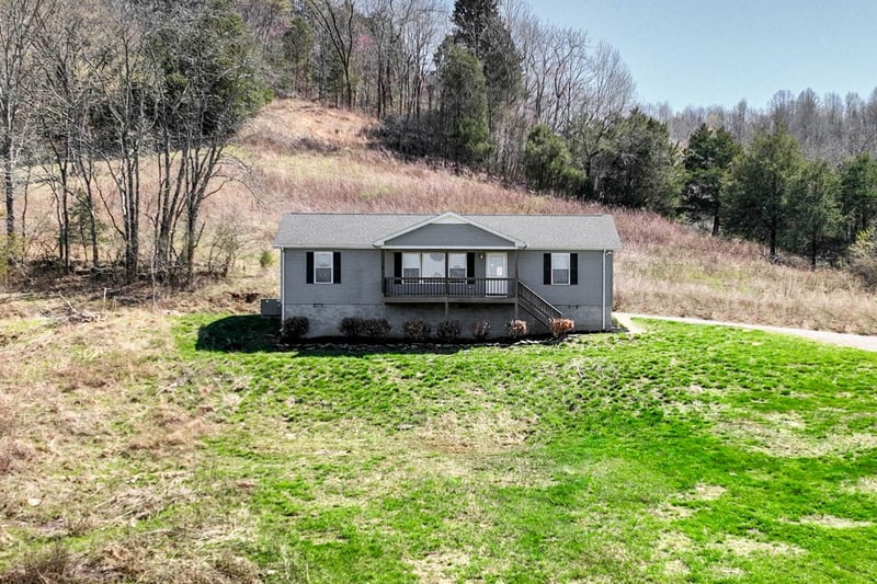 11 Friendship Hollow Rd N, Pleasant Shade, TN 37145