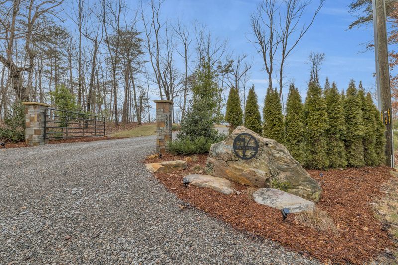 329 Eagle Bluff Rd, Menlo, GA 30731
