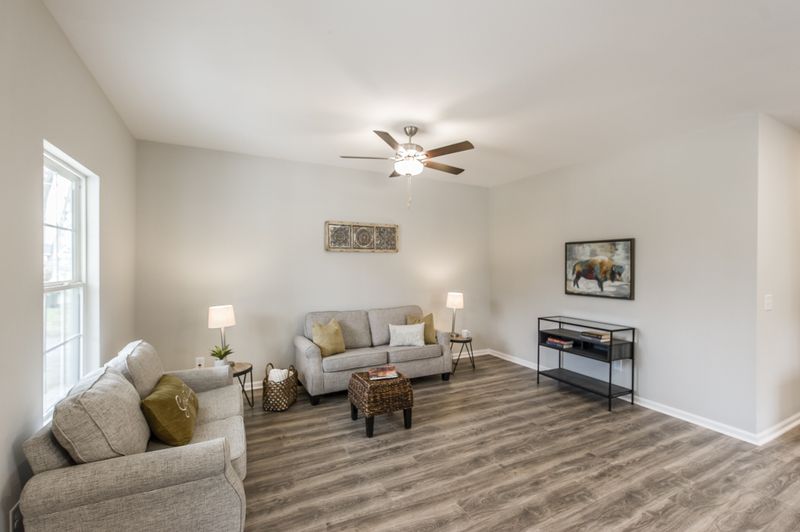 41212 N Mabel St, Springfield, TN 37172