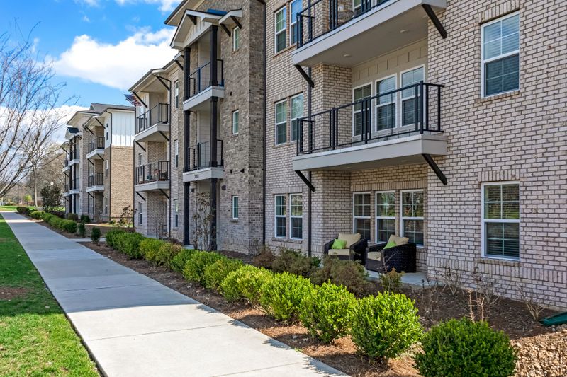 7483 Highway 70 S #102, Nashville, TN 37221