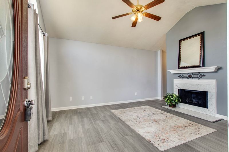 211 Lake Forest Dr, La Vergne, TN 37086