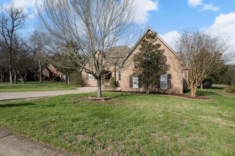 361 Creekview Dr, Murfreesboro, TN 37128