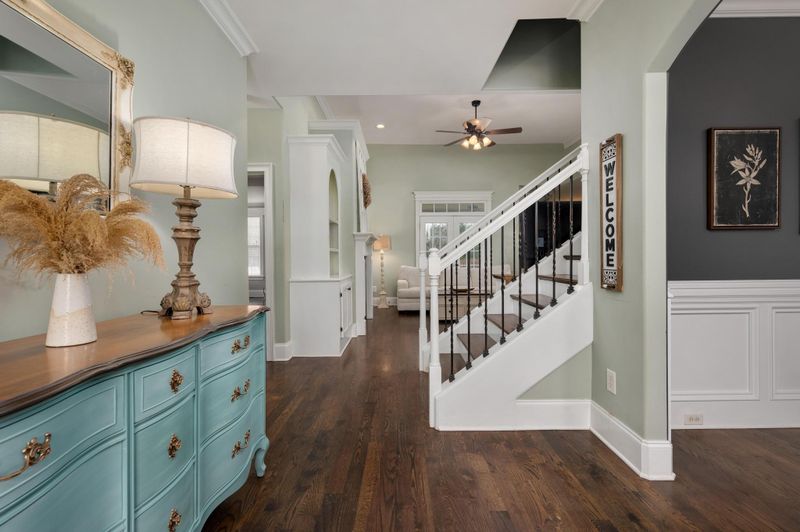 361 Creekview Dr, Murfreesboro, TN 37128