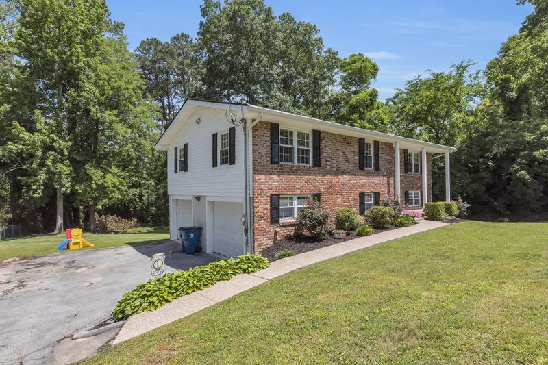 95 Linda Ln, Ringgold, GA 30736