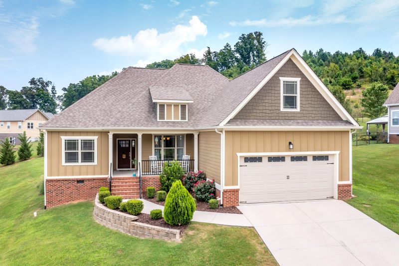 83 Vineyard Blvd, Ringgold, GA 30736