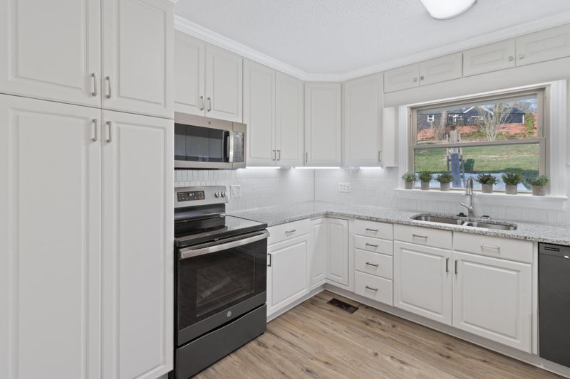 315 Callan Dr, Rossville, GA 30741
