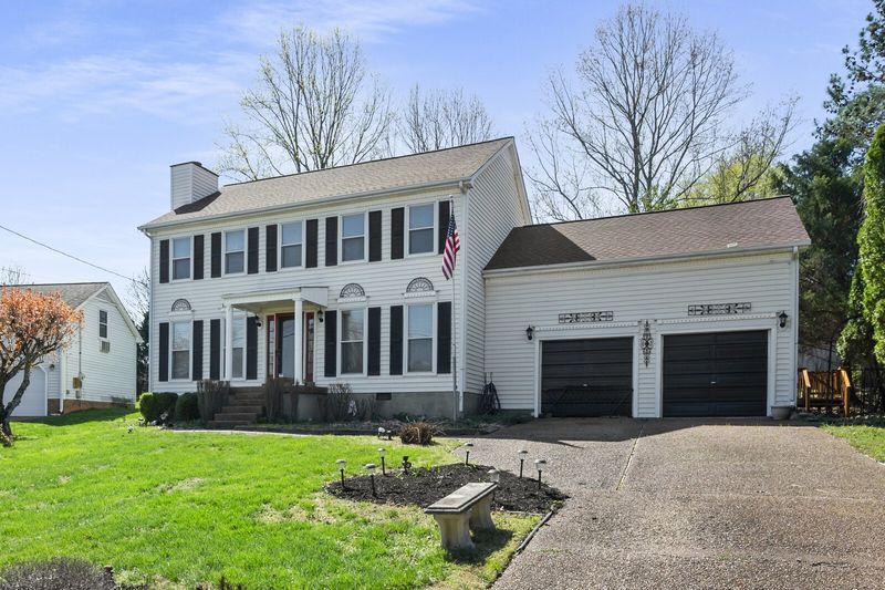 2103 Putnam Ln, Mount Juliet, TN 37122