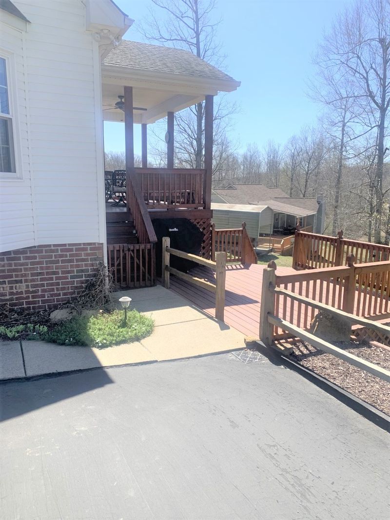 502 Hunter Ct, White Bluff, TN 37187