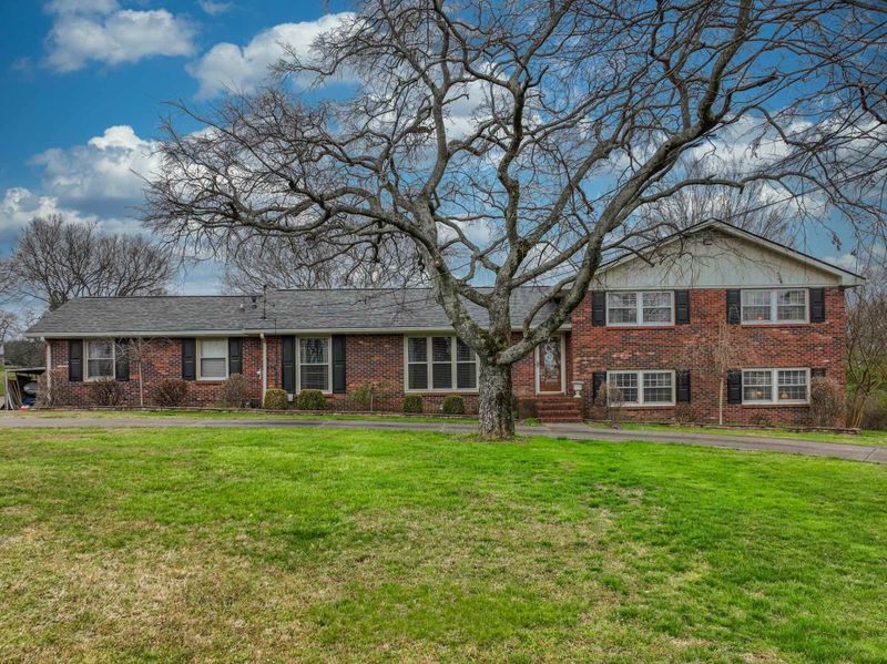 286 Anderson Ln, Hendersonville, TN 37075