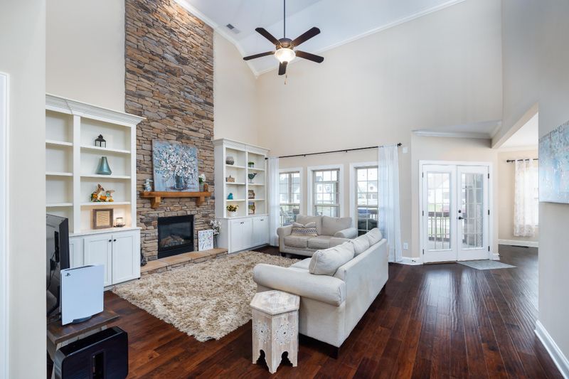 1390 Round Hill Ln, Spring Hill, TN 37174