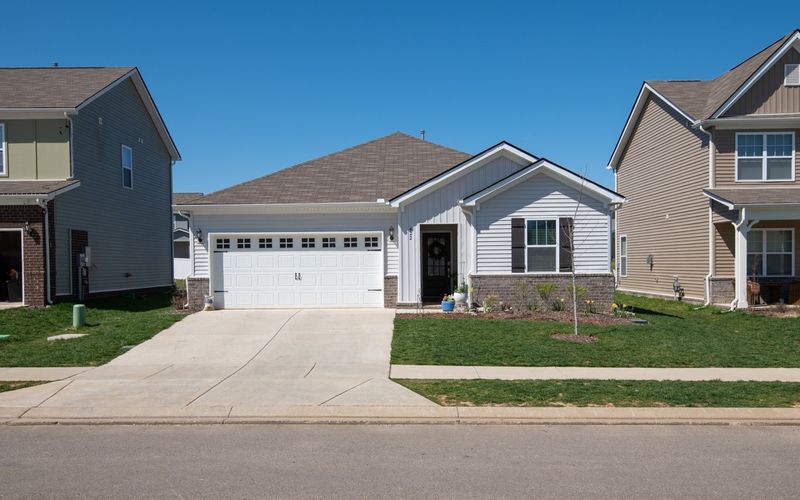 422 Wind Dance Dr, Lebanon, TN 37087