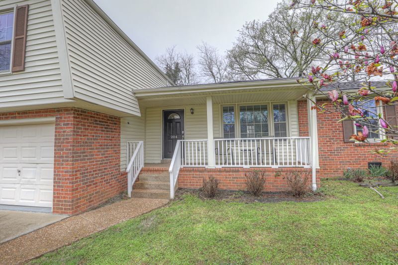 204 Clearlake Dr W, Nashville, TN 37217