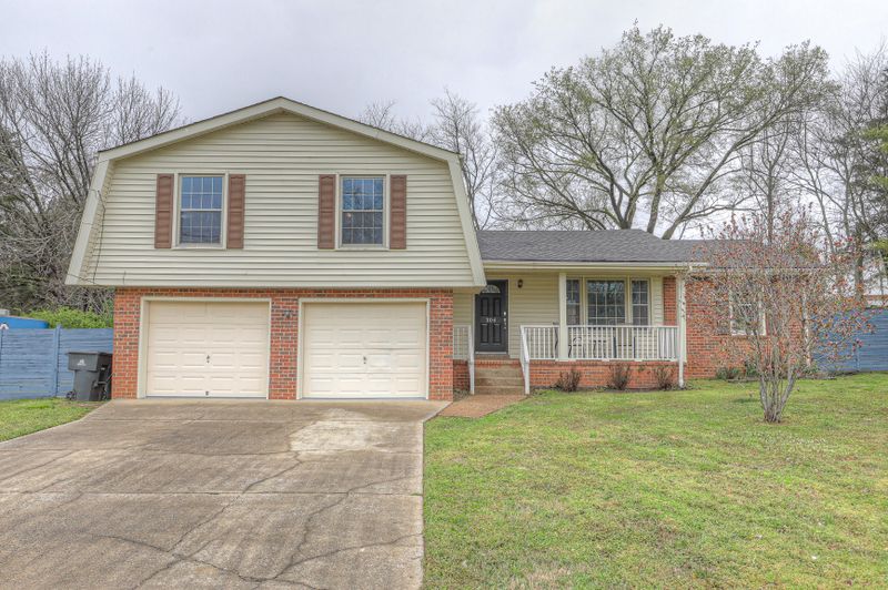 204 Clearlake Dr W, Nashville, TN 37217