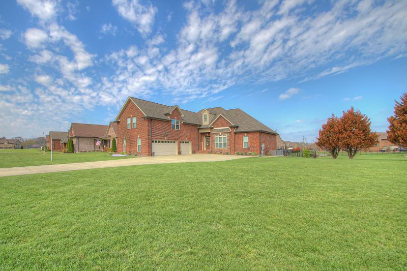 3001 Bristol Ln, Greenbrier, TN 37073