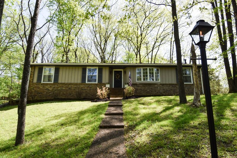 539 Indian Lake Rd, Hendersonville, TN 37075
