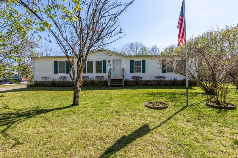 215 Jackson St, White Bluff, TN 37187