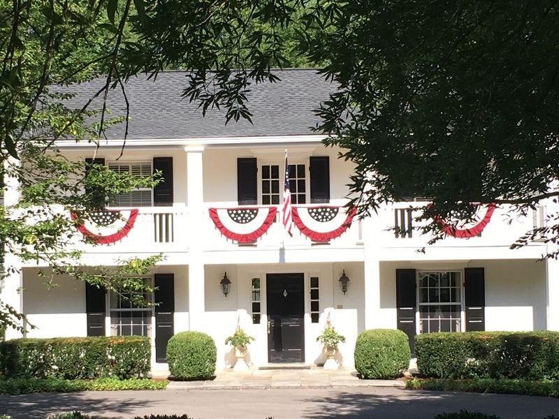 421 Royal Oaks Dr, Nashville, TN 37205
