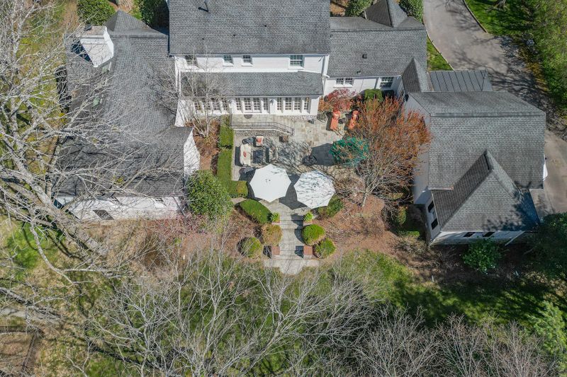 421 Royal Oaks Dr, Nashville, TN 37205