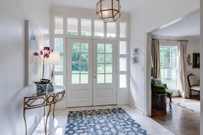 4660 Tara Dr, Nashville, TN 37215