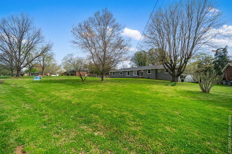 236 Island Dr, Hendersonville, TN 37075