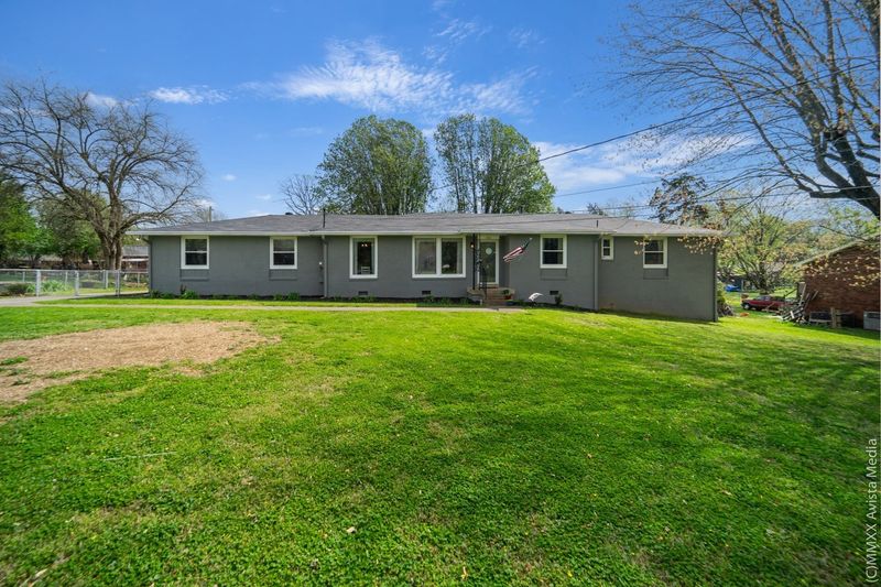 236 Island Dr, Hendersonville, TN 37075