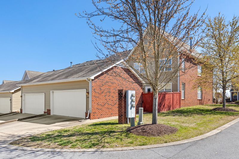 1090 Riverwood Village Blvd, Hermitage, TN 37076