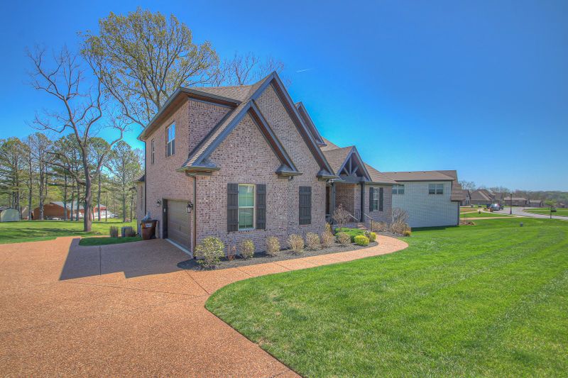 1118 Luxborough Dr, Hendersonville, TN 37075