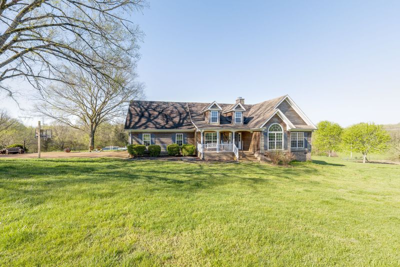 2352 Darks Mill Rd, Columbia, TN 38401