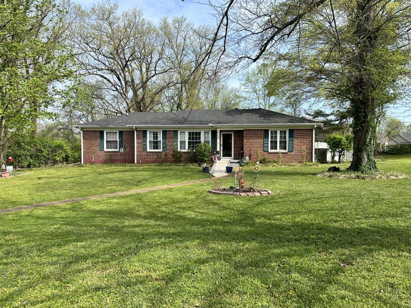 1002 Bentley Cir, Gallatin, TN 37066