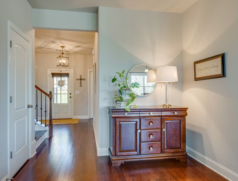 1009 Lawsons Ridge Dr, Nashville, TN 37218
