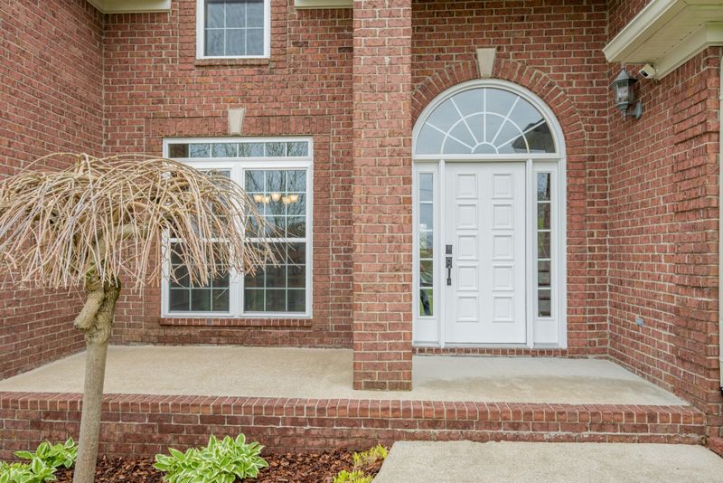 1439 Oak Leaf Dr, Columbia, TN 38401