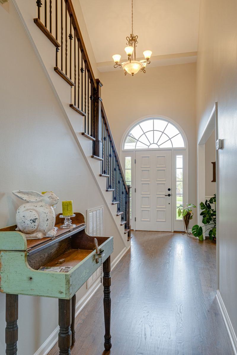 1439 Oak Leaf Dr, Columbia, TN 38401