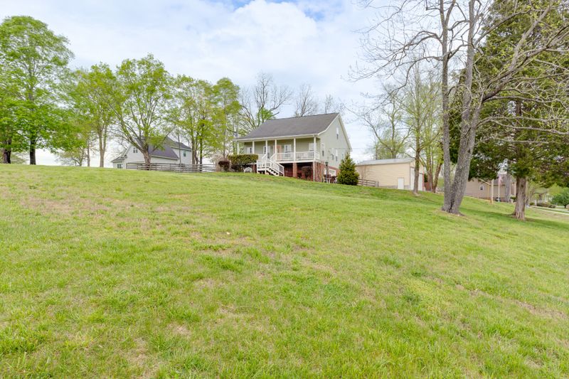 101 Montgomery Bell Dr, Burns, TN 37029
