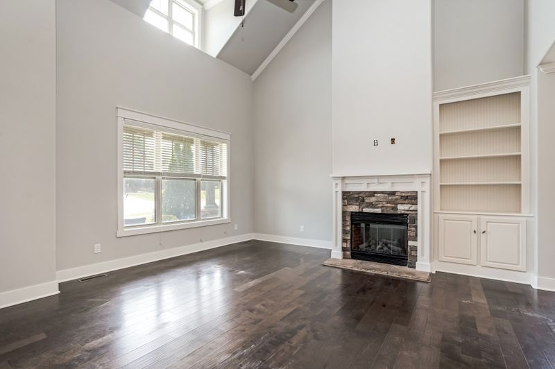 1033 Nealcrest Cir, Spring Hill, TN 37174