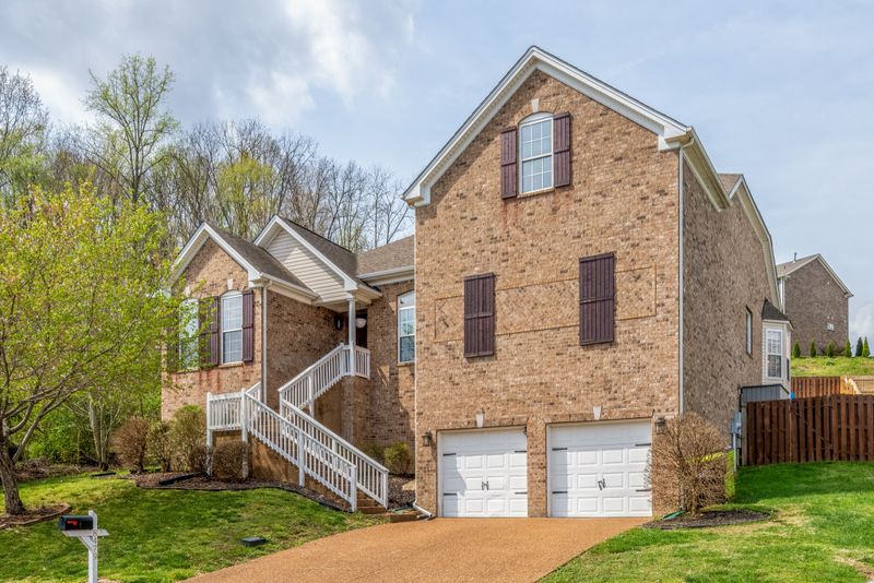 8479 Beautiful Valley Dr, Nashville, TN 37221