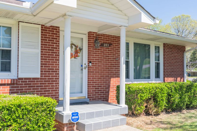 203 General Roberts Dr, Columbia, TN 38401