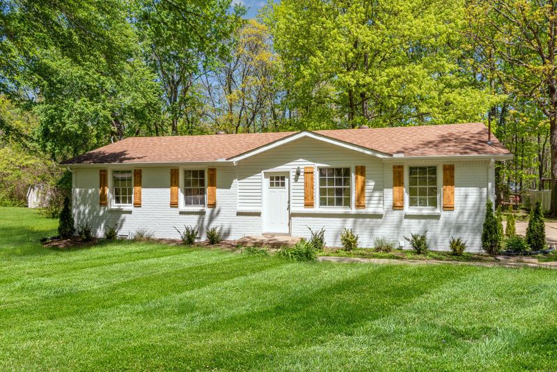 157 Ravenwood Cir, Dickson, TN 37055