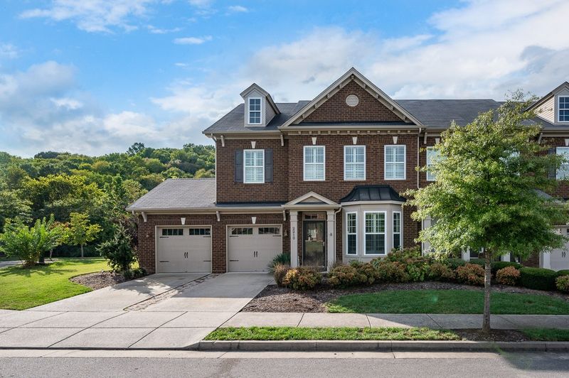 2210 Traemoor Village Way, Nashville, TN 37209