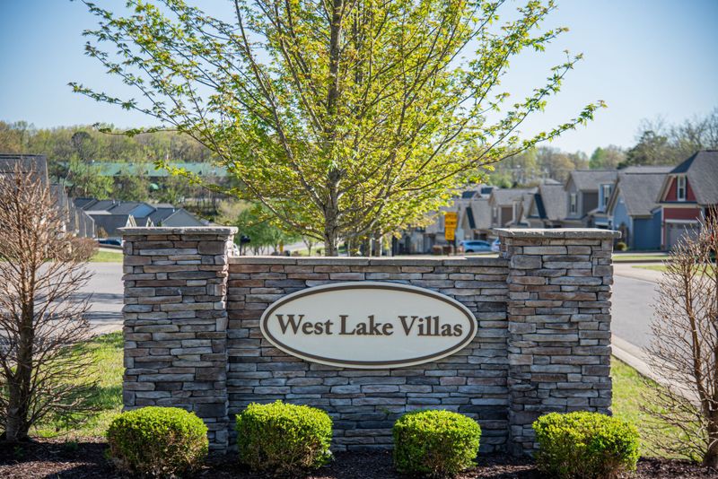 137 W Lake Villa Blvd, Dickson, TN 37055