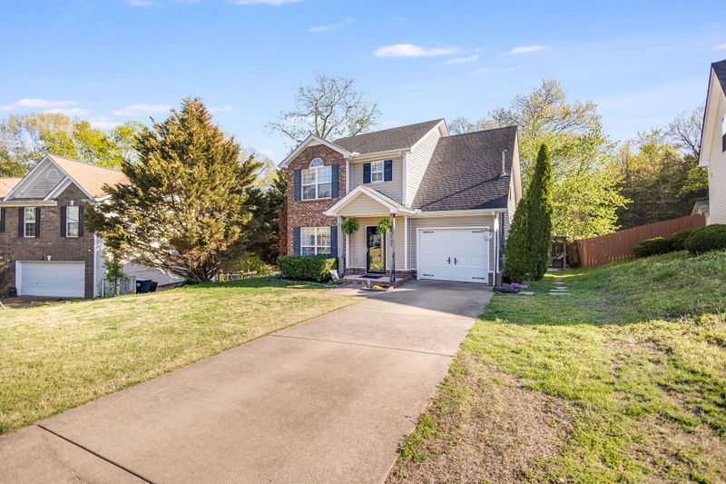 229 Briarcotes Cir, La Vergne, TN 37086