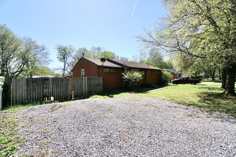 1023 Brookfield Dr, Murfreesboro, TN 37130
