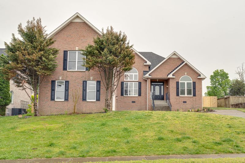 111 Cedar Ridge Ln, Hendersonville, TN 37075