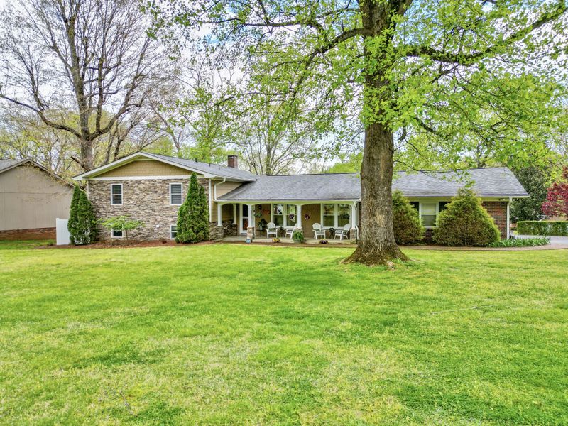 1212 Whitney Dr, Columbia, TN 38401