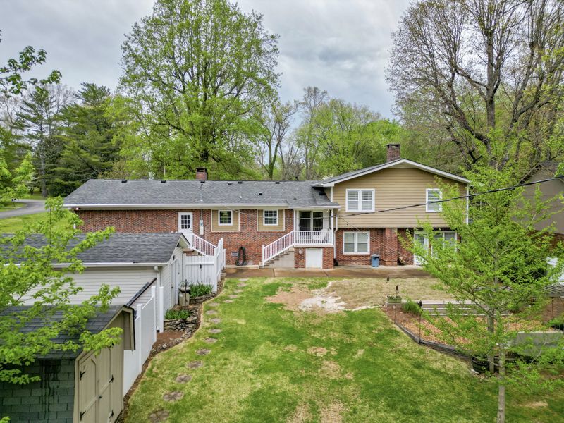 1212 Whitney Dr, Columbia, TN 38401
