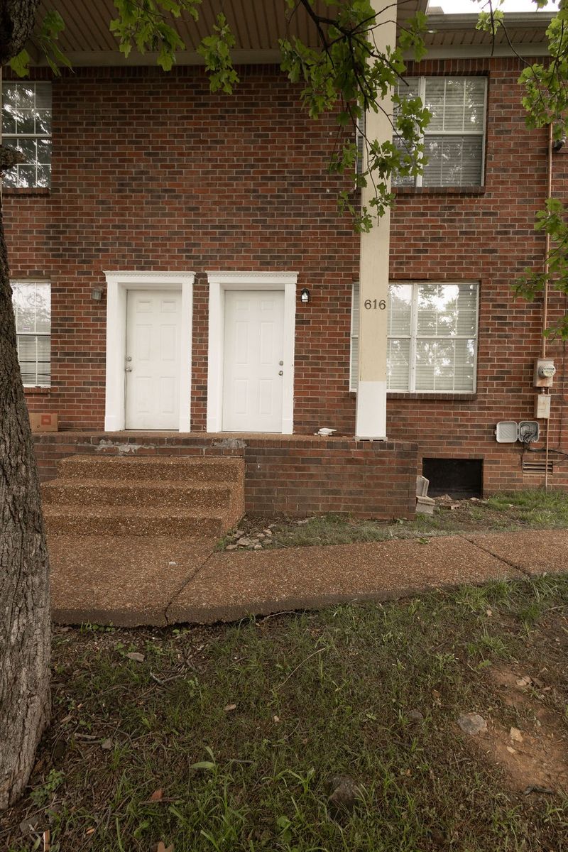 616 Castlegate Dr, Nashville, TN 37217