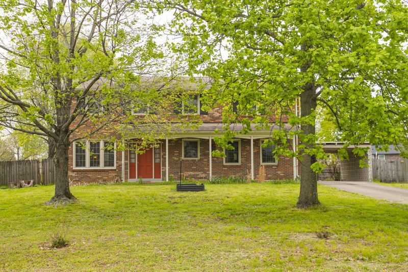 812 Roseview Dr, Nashville, TN 37206
