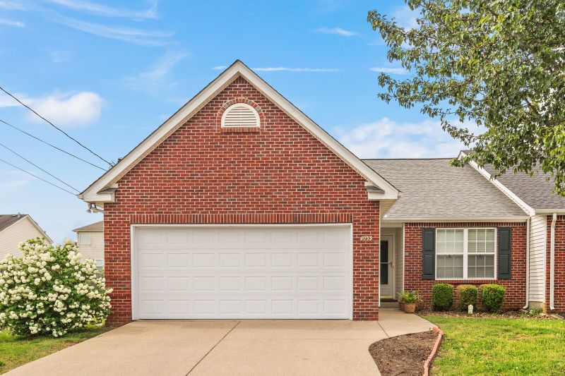 1033 Stonemark Trl, La Vergne, TN 37086