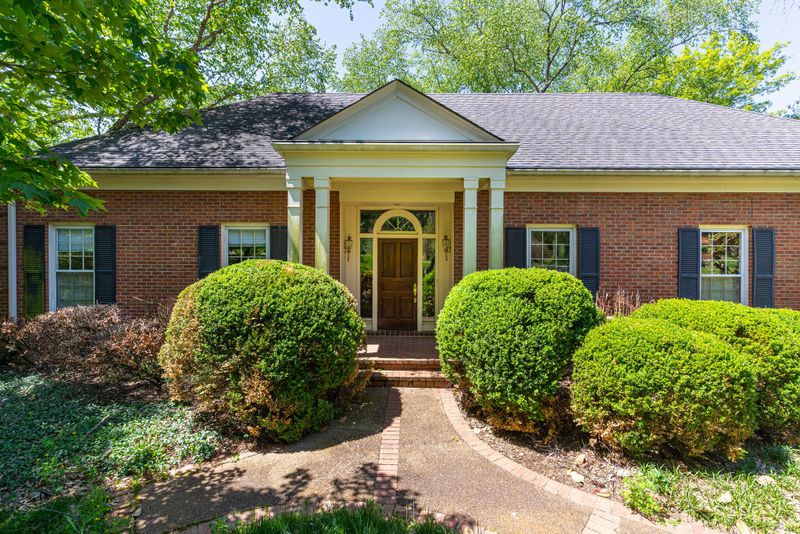 926 Travelers Ct, Nashville, TN 37220